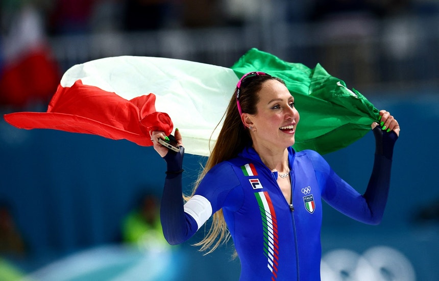 JO2026: Sobrinha-neta de Gina Lollobrigida brilha na patinagem de velocidade