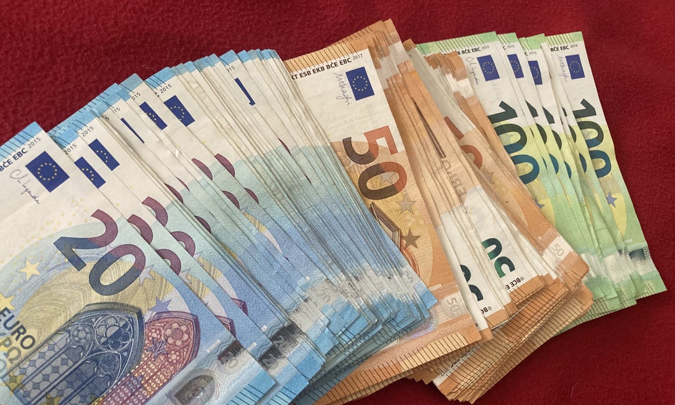 Euro rises amid uncertainty over ceasefire between US and Iran