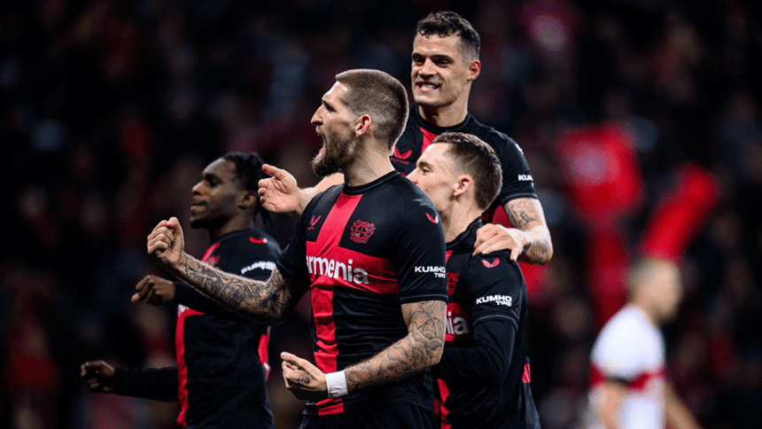 O Bayer Leverkusen festeja o triunfo

