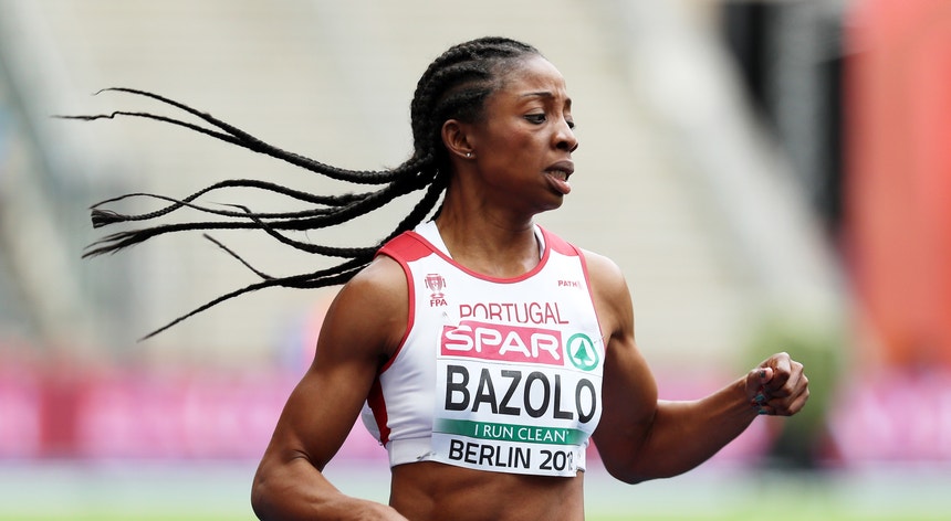 Lorène Bazolo qualificou-se à vontade para a meia-final dos 800 metros
