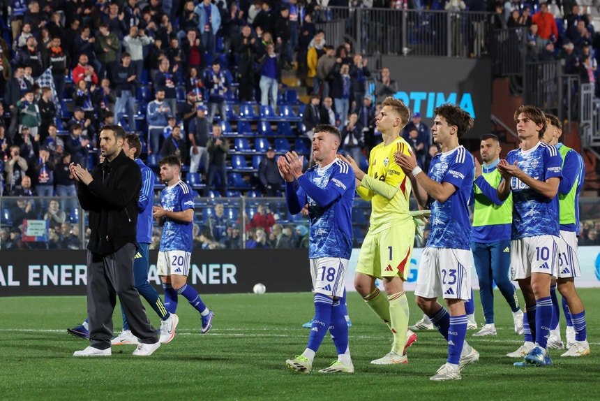 Inter Milão reforça liderança com vitória sobre Como numa `chuva` de golos