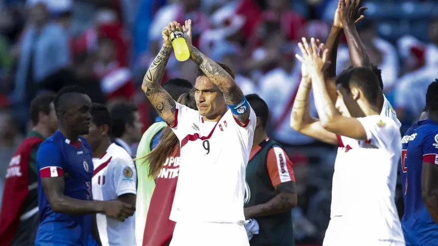 Imagem relacionada com a notícia: Paolo Guerrero diz adeus à seleção peruana
