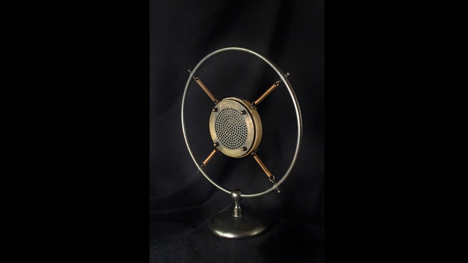  Pedro A. Pina / Foi utilizado no R&aacute;dio Clube Portugal para a locu&ccedil;&atilde;o dos primeiros epis&oacute;dios de "As li&ccedil;&otilde;es do menino Tonecas". 