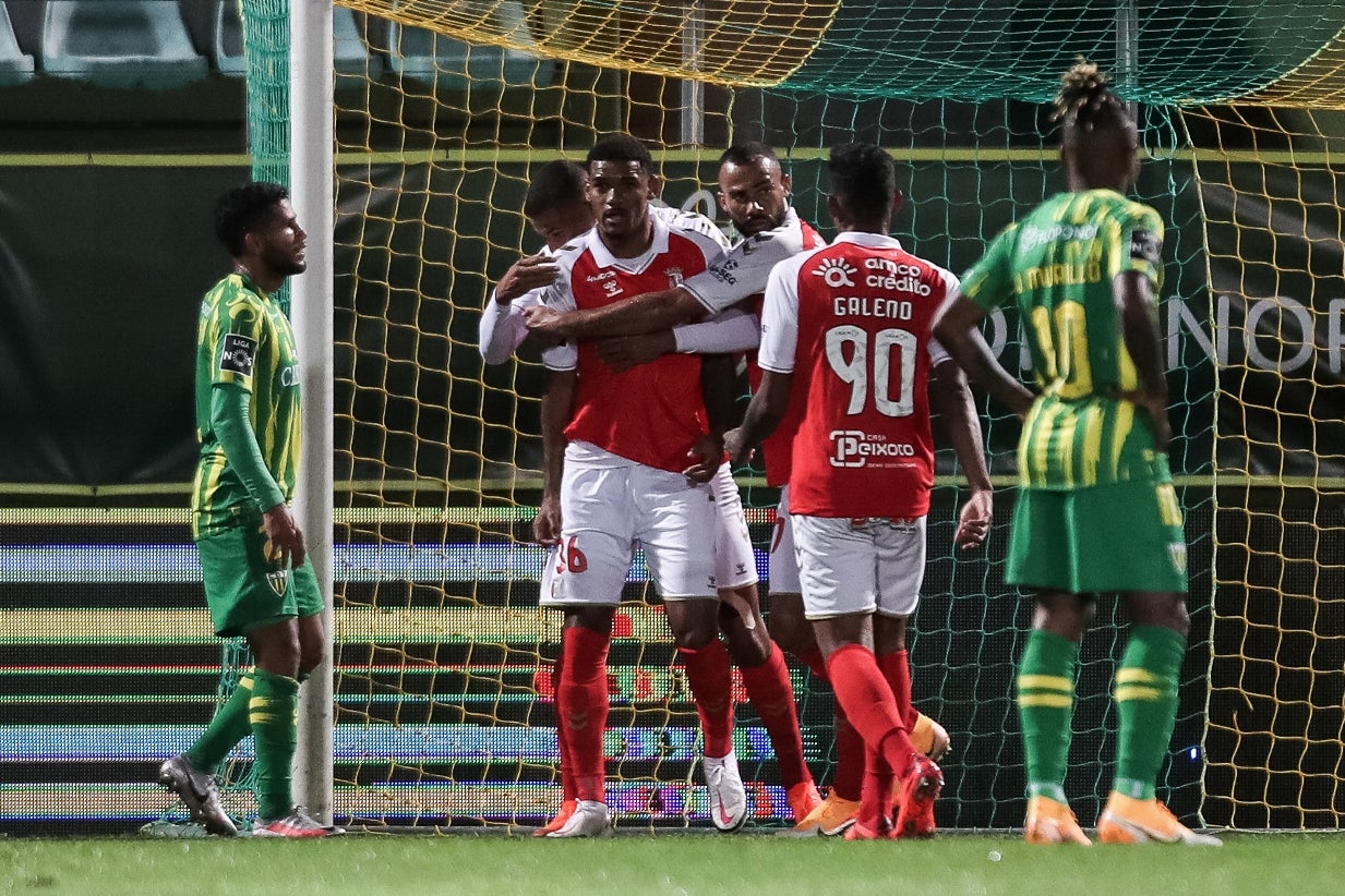 Resumo: Sporting de Braga estreia-se a vencer com goleada ...
