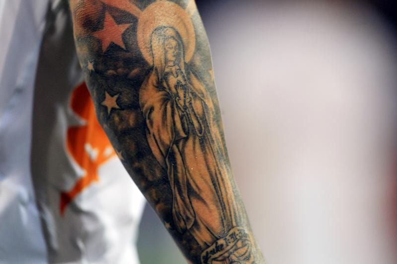  Simon Kjaer do Roma, &eacute; um futebolista com f&eacute;. Stefano Rellandini / Reuters  