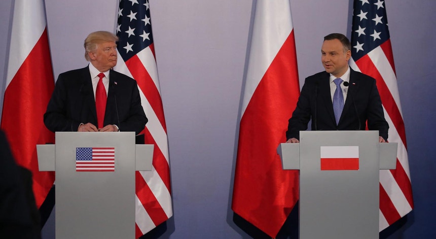 Duas semanas após o anúncio da lei, os Estados Unidos enviaram um comunicado ao governo polaco
