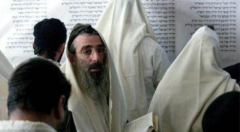 Milhares de judeus ortodoxos do movimento hasídico Bratslav, congregam-se todos os anos na cidade de Uman, 200 Km a sul de Kiev, Ucrânia, junto ao túmulo do seu fundador aqui enterrado em 1810 (Reuters) Milhares de judeus ortodoxos do movimento hasídico Bratslav, congregam-se todos os anos na cidade de Uman, 200 Km a sul de Kiev, Ucrânia, junto ao túmulo do seu fundador aqui enterrado em 1810 (Reuters)