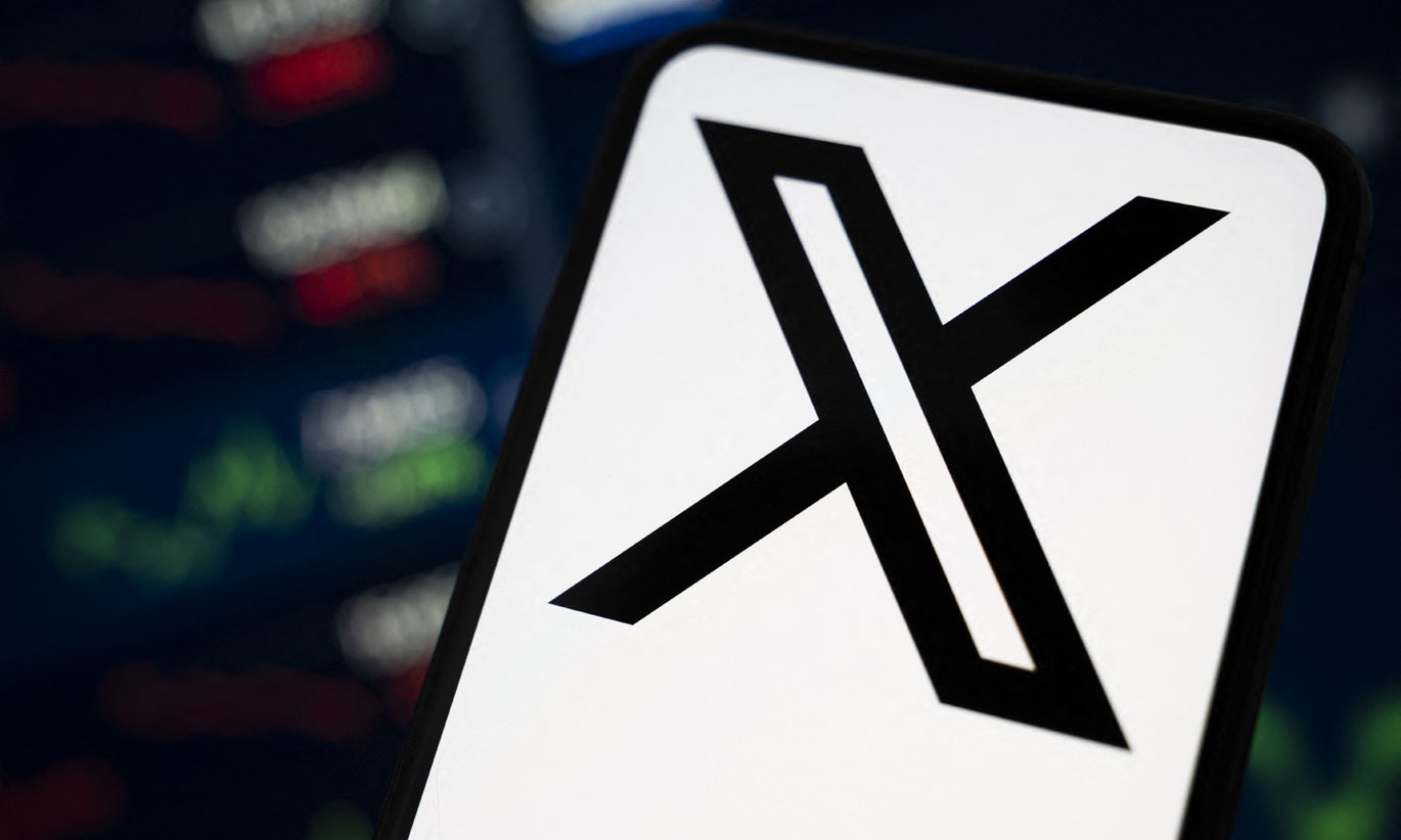 Social network X returns after global outage