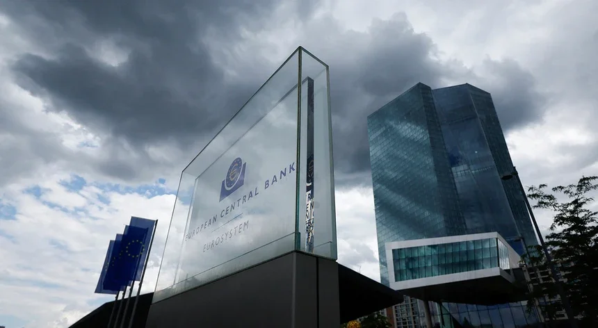 ECB keeps interest rate unchanged at 2%