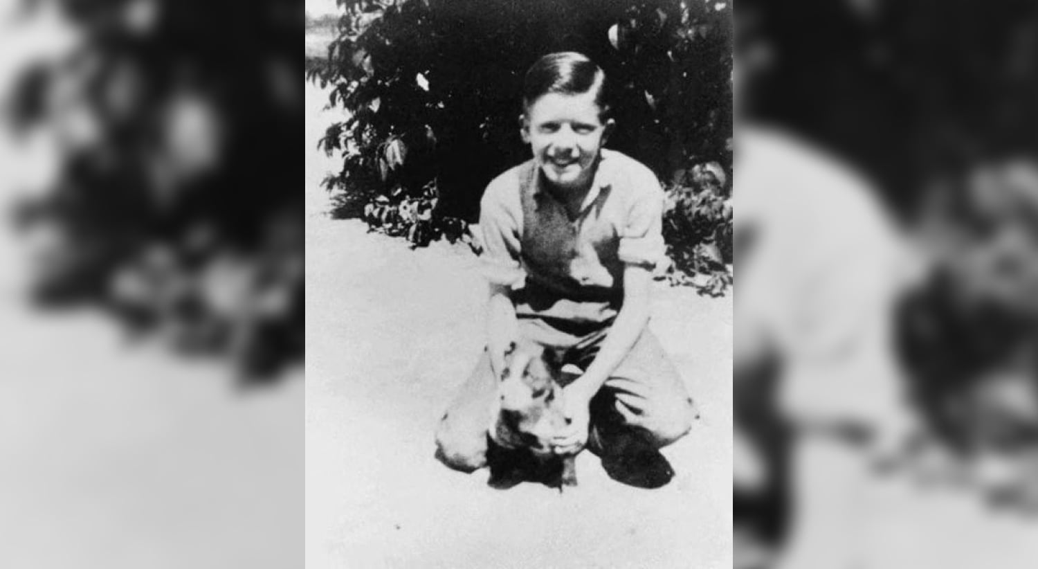  Jimmy Carter com seu cachorro de estima&ccedil;&atilde;o Bozo 1937 | National ArchivesHandout via Reuters  