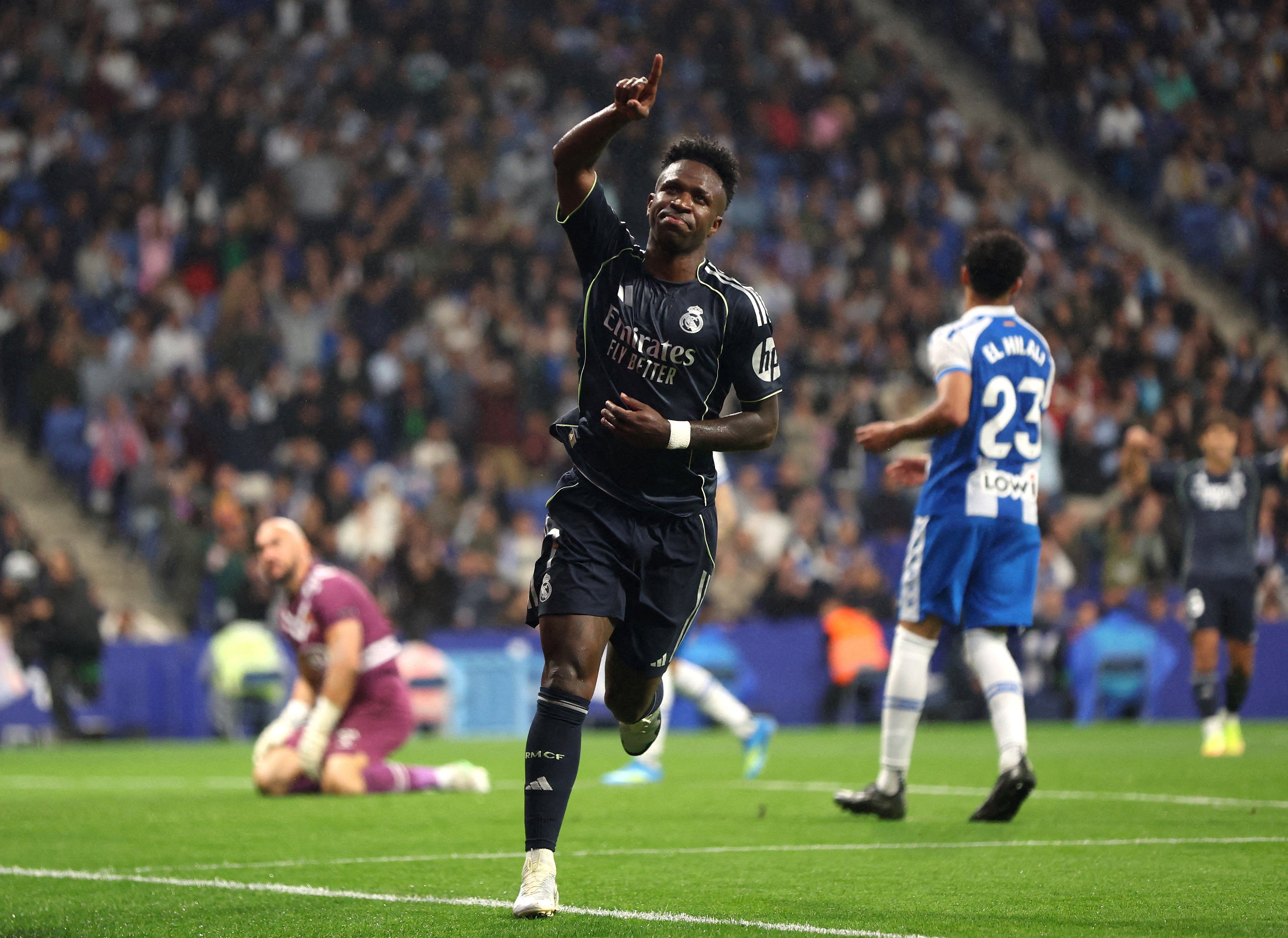 Real Madrid adia título do FC Barcelona com `bis` de Vinicius Júnior