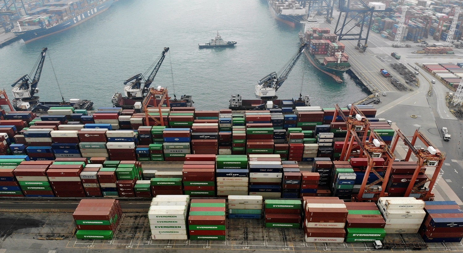 Economia chinesa enfrenta incerteza externa e baixa procura interna