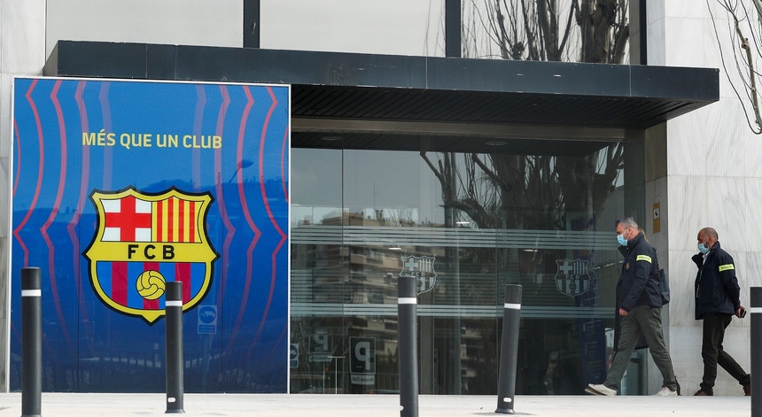Mossos d'Esquadra na sede de FC Barcelona
