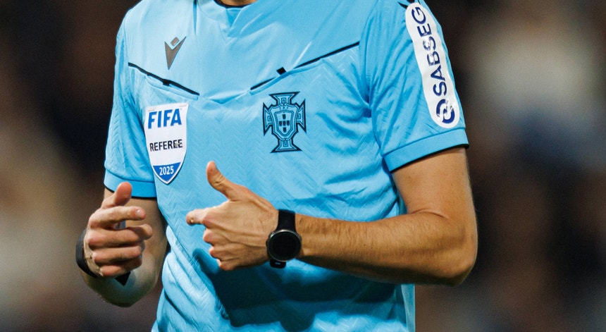 Imagem de Liga quer árbitros equipados com câmaras