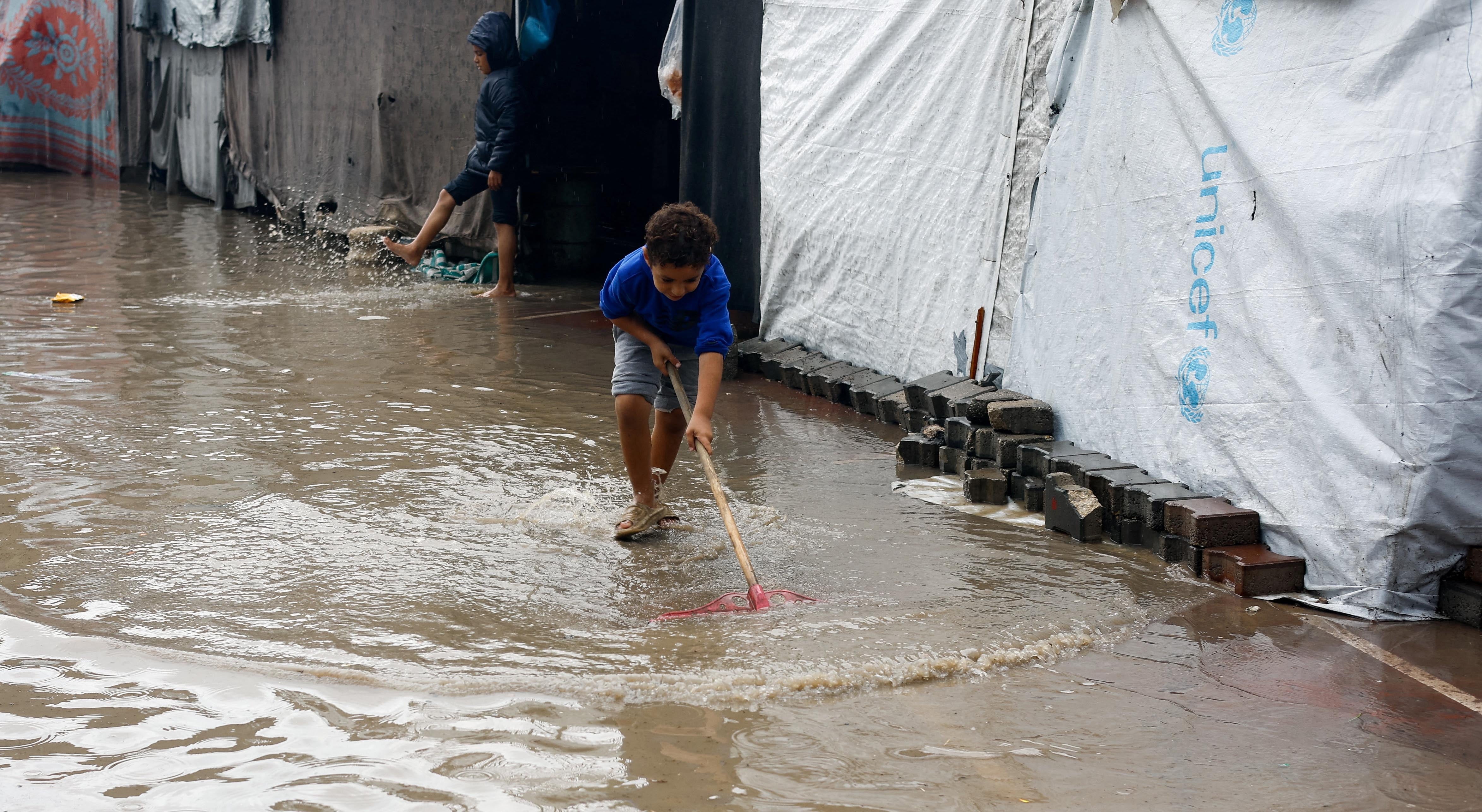 Gaza. UNICEF alerta para risco de crise de saúde pública num horizonte próximo