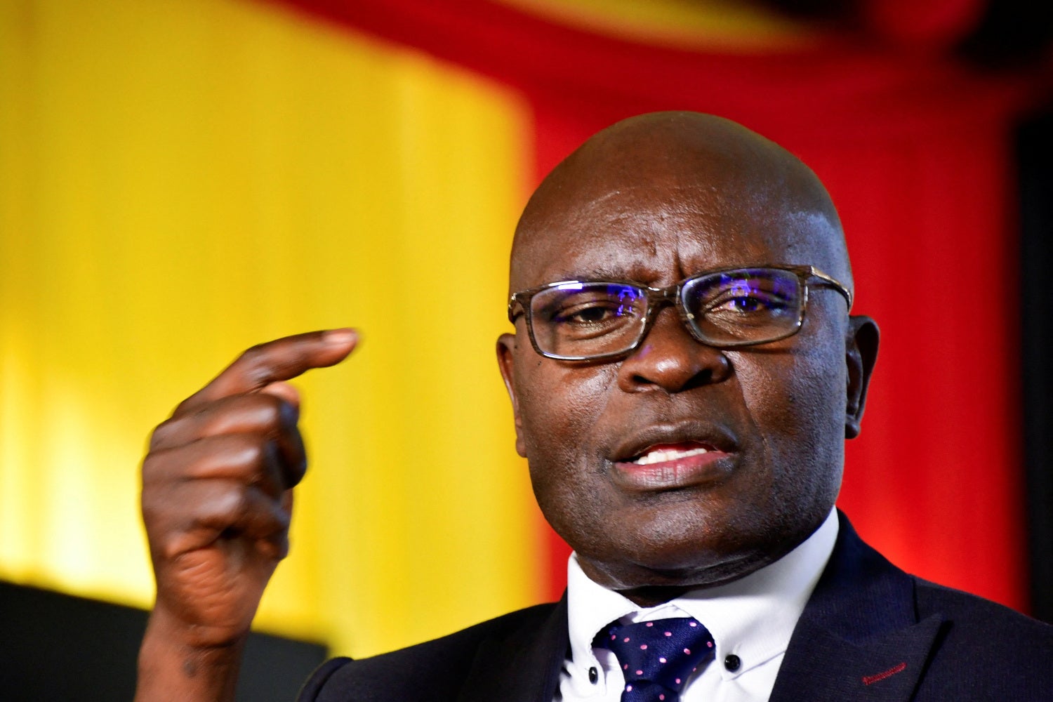 Presidente do Uganda reeleito em eleições contestadas pela oposição e observadores