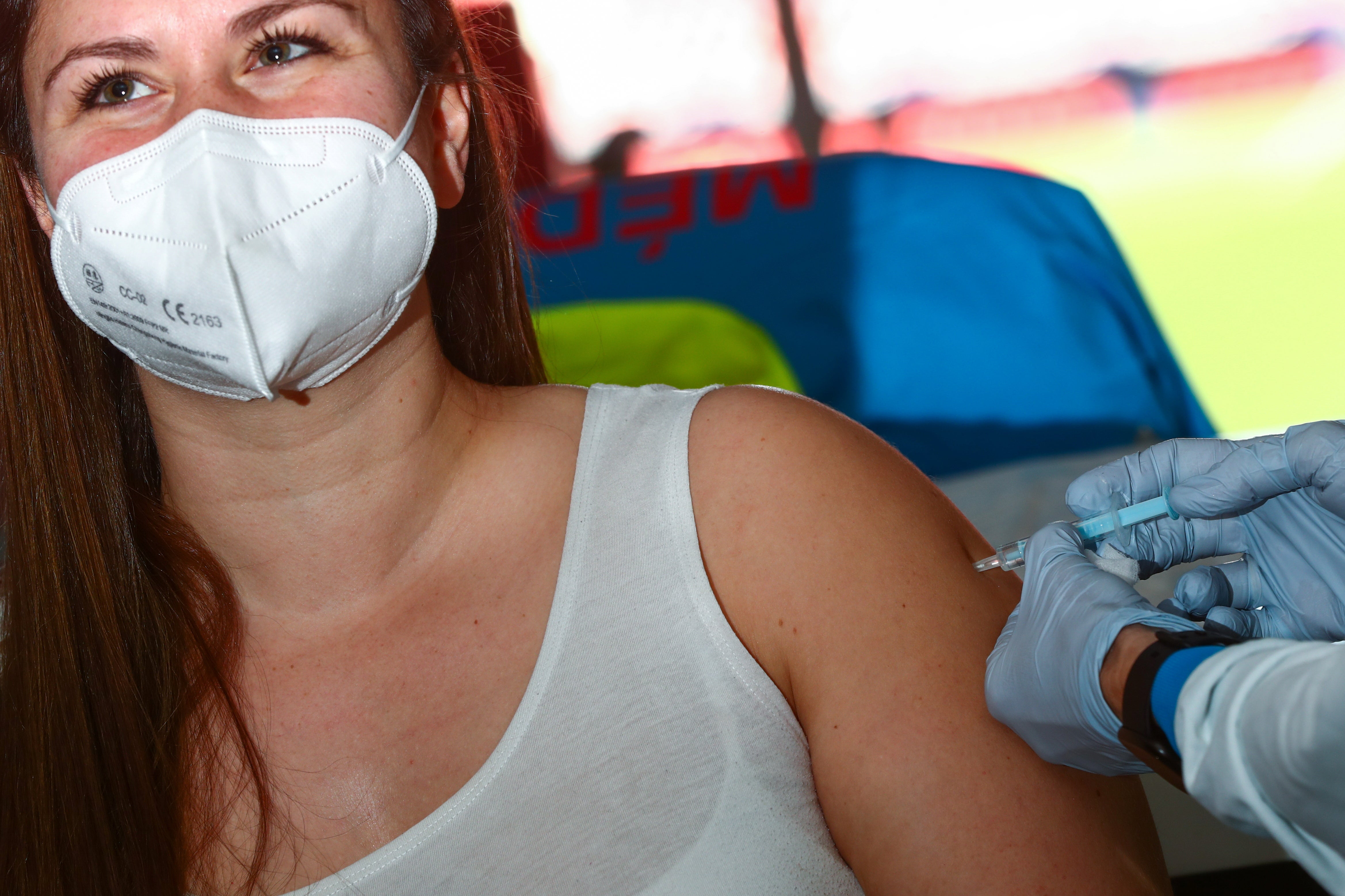 Primeiros profissionais escolares j� receberam SMS para vacina