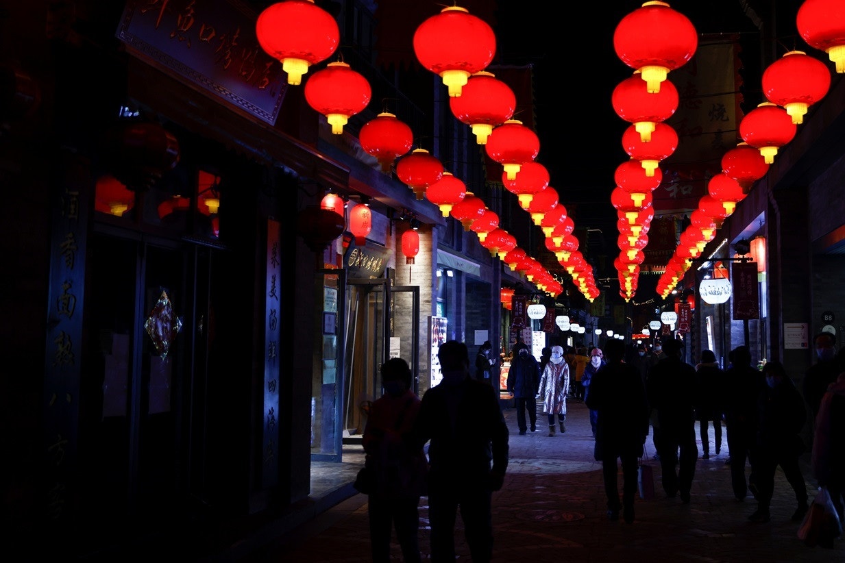  China. Lanternas na rua Qianmen, em Beijing | Carlos Garcia Rawlins - Reuters 