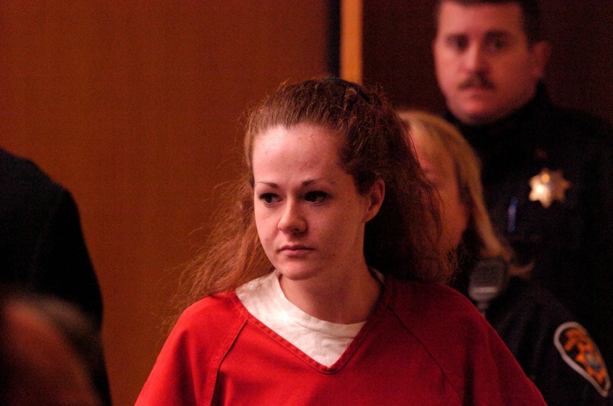 Christa Pike sobrevive a duas doses letais e advogados tentam impedir execução nos EUA