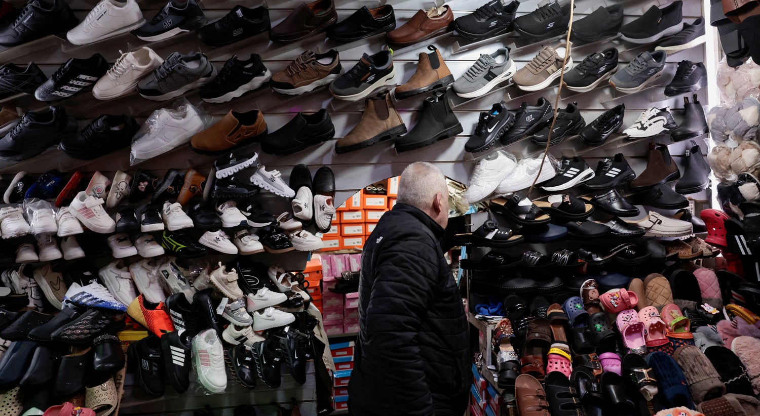 Footwear sector and unions approve new collective agreement and pay rises of up to 50 euros