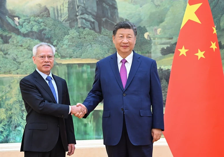 Imagem relacionada com a notícia: Sam Hou Fai e Xi Jinping na tomada de posse do governo macaense
