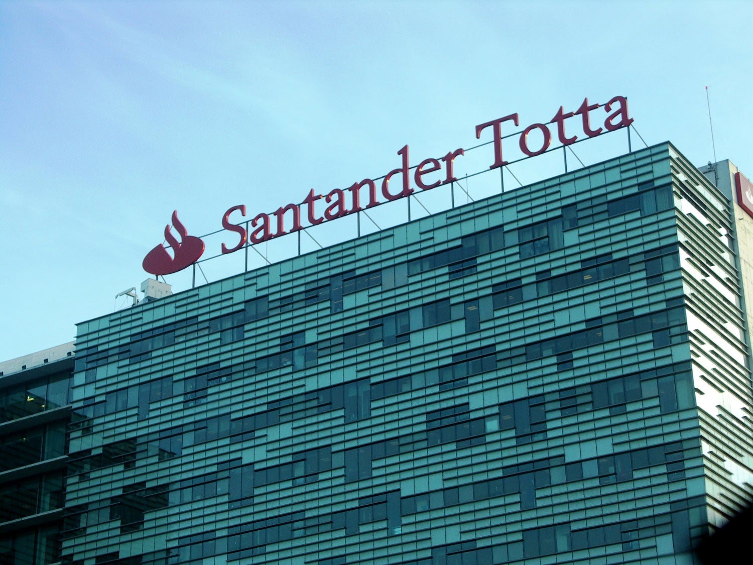 Banco Santander Totta Renova Imagem E Passa A Designar-se Banco ...