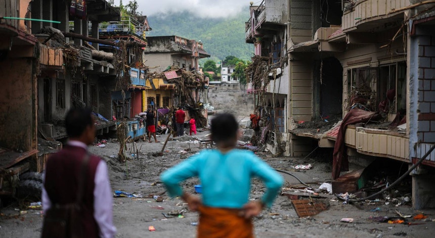 Imagem de Nepal. Sobe para 750 o número de vítimas mortais devido a enxurrada