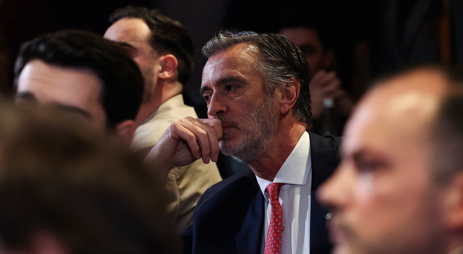 Polls prompt a 'public appeal'. Cotrim writes to Montenegro seeking support