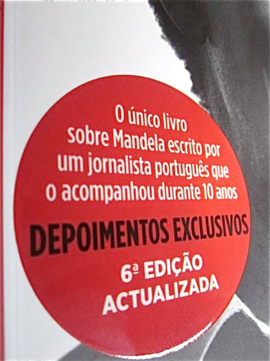  Destaque da capa do livro &quot;Mandela: A constru&ccedil;&atilde;o de um Homem&quot;, inclu&iacute;do pela Funda&ccedil;&atilde;o Mandela na bibliografia oficial de Madiba. /Foto: Ant&oacute;nio Mateus - RTP 
