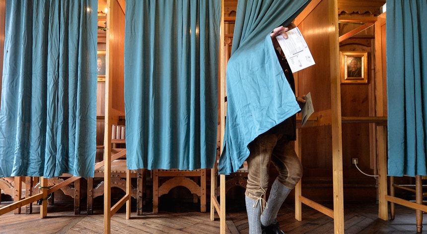 “Talvez nunca tenha sido tão claro que estas eleições são sobre o futuro da democracia e da Europa”, escreve Frank-Walter Steinmeier no <i>Bild am Sonntag</i>
