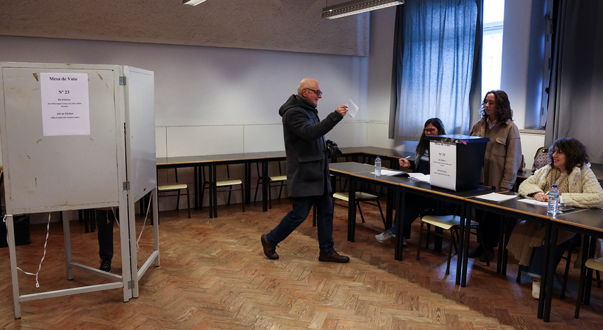 Candidatos votam e apelam a maior participação cívica