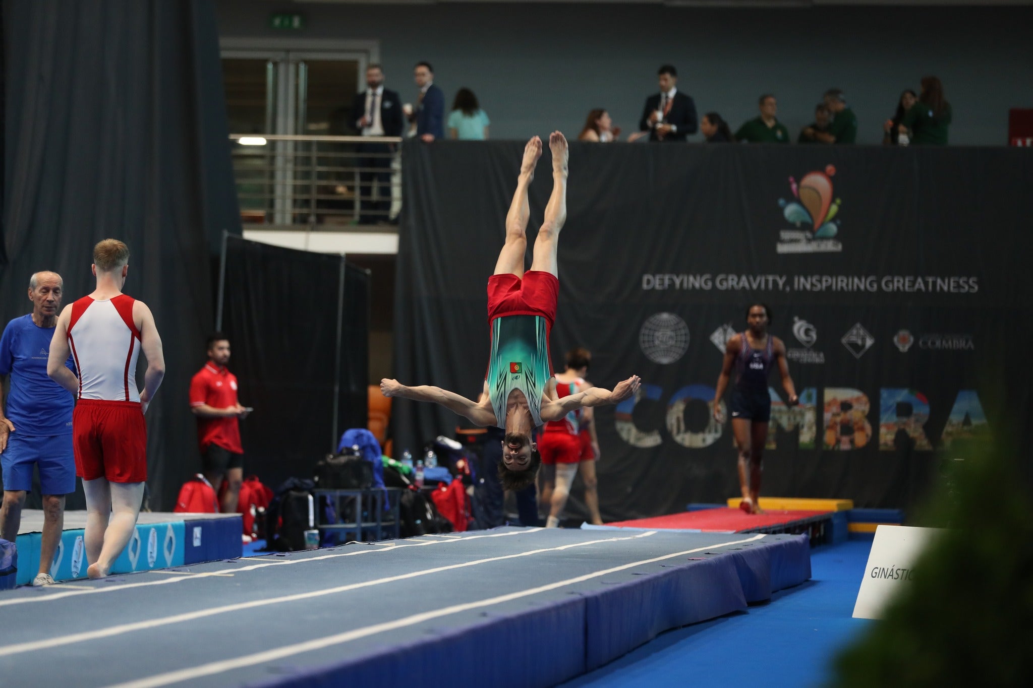 Ginasta Vasco Peso sagra-se campeão europeu em tumbling sénior masculino