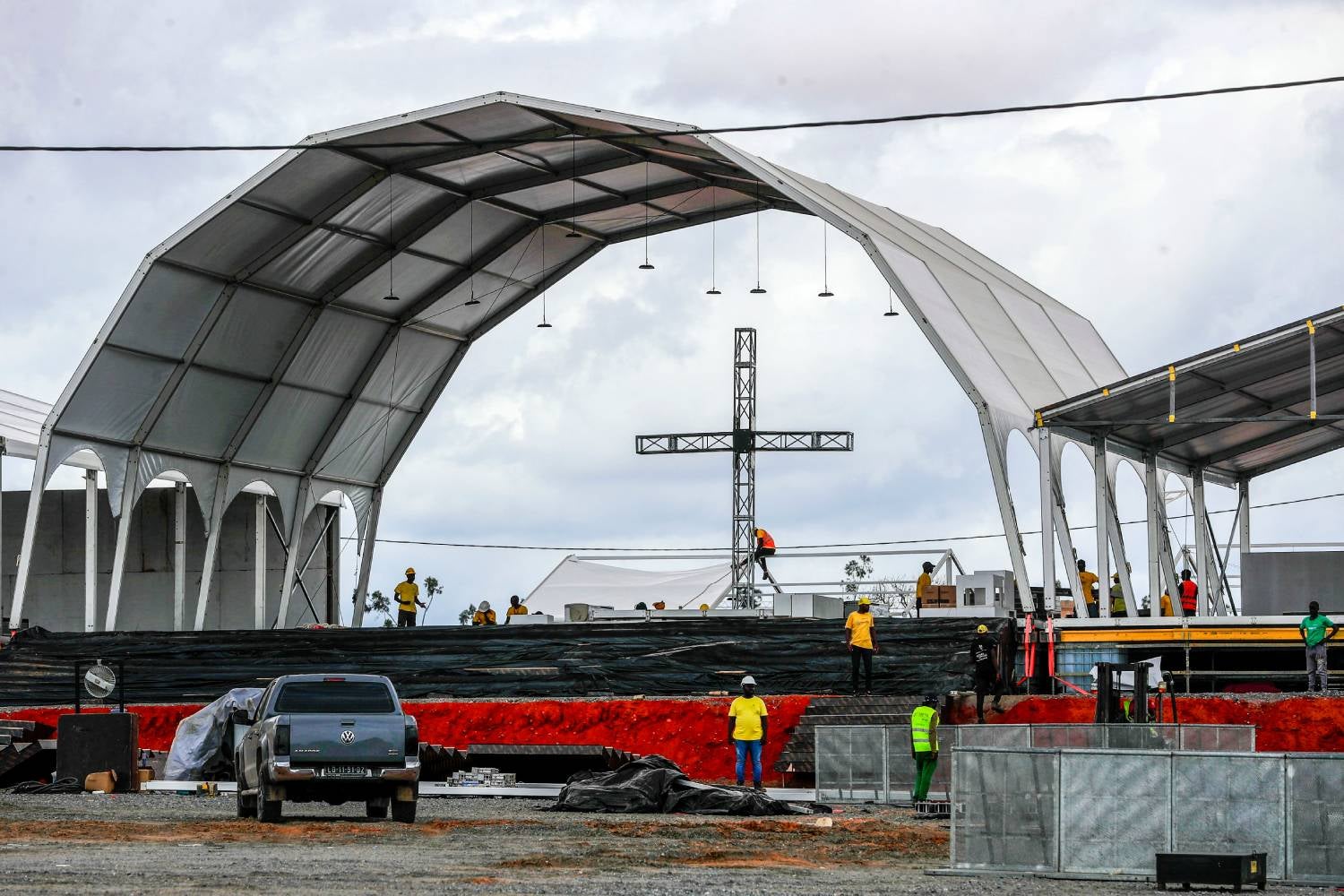 Moradores lisonjeados com missa no Kilamba esperam palavras confortadoras de Leão XIV