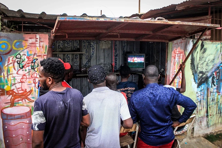 Os angolanos estiveram colados aos televisores no apoio à seleção
