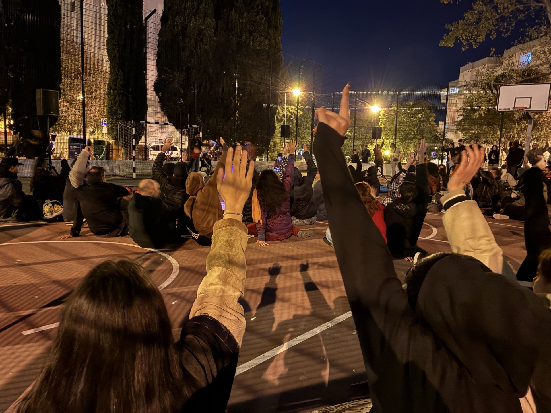 Manifestantes em Lisboa aprovam acampamento para este s�bado