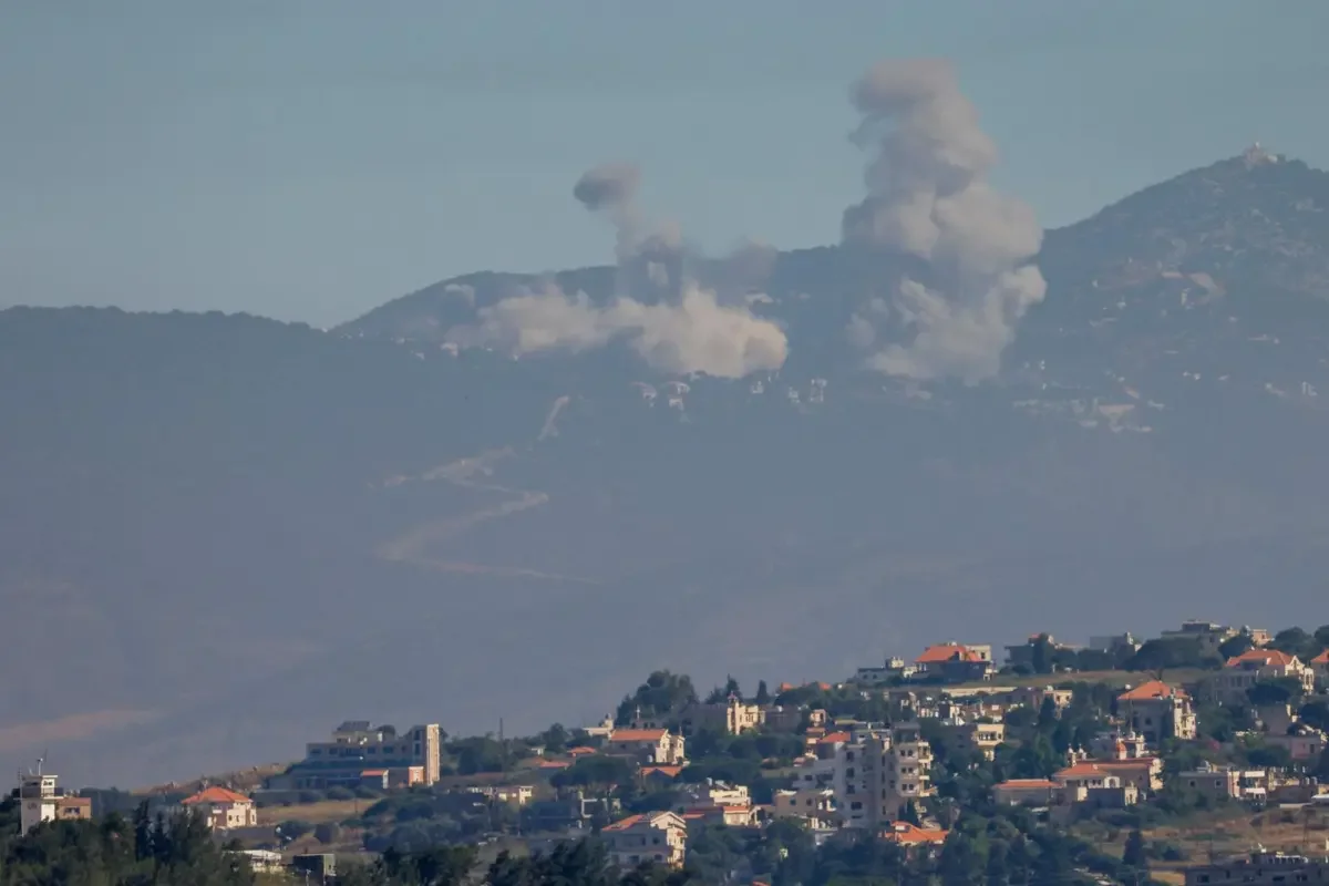 Exército israelita bombardeia colinas no sul do Líbano