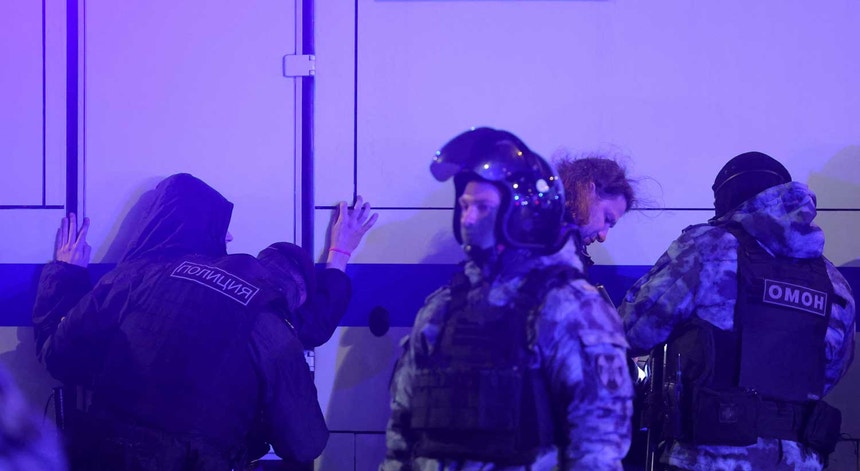 A polícia russa fez várias detenções nos protestos contra a mobilização de recrutas anunciada por Vladimir Putin. 
