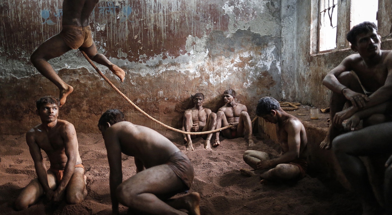  Bombaim. Atletas de Kushti - wrestling na lama | Danish Siddiqu - Reuters 