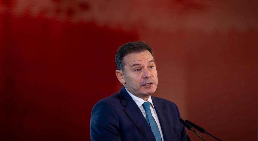 Imagem de Lei laboral. Montenegro diz que 