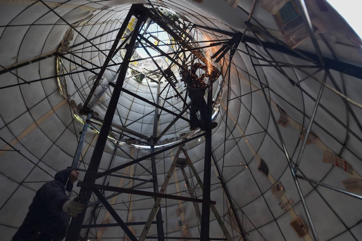  It&aacute;lia. Preparativos de carro aleg&oacute;rico em Viareggio | Massimo Pinca - Reuters 