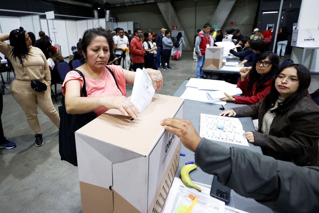 Peru estende votação nas mesas que não abriram por falta de material eleitoral