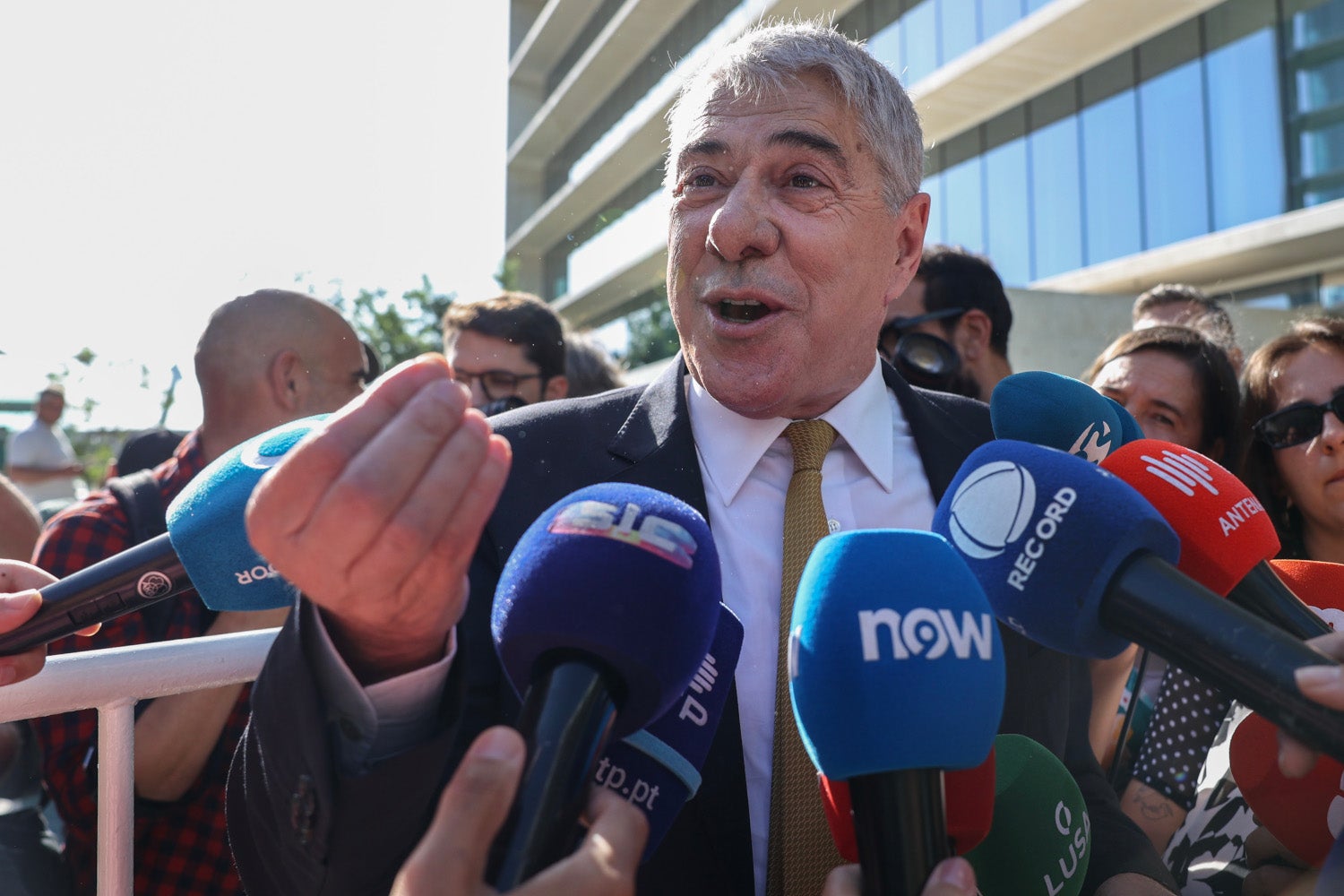 Sócrates' trial resumes after two months' suspension but without his lawyer