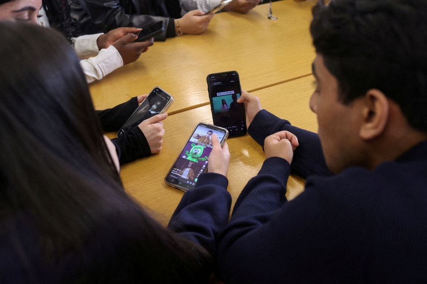 Imagem de Adolescentes portugueses são dos que mais usam ecrãs ao fim de semana