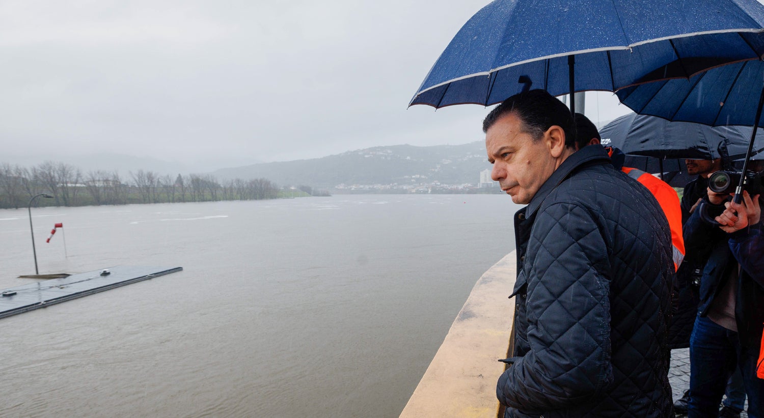 Primeiro-ministro responde no Parlamento pela atuação do Governo já com MAI demitida