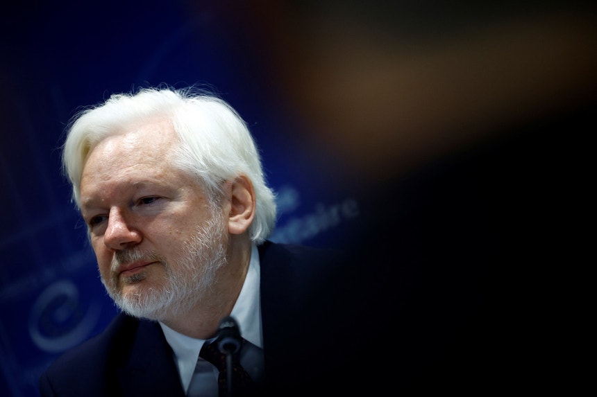 Julian Assange falou em Estrasburgo depois de aceitar um acordo com a justiça norte-americana
