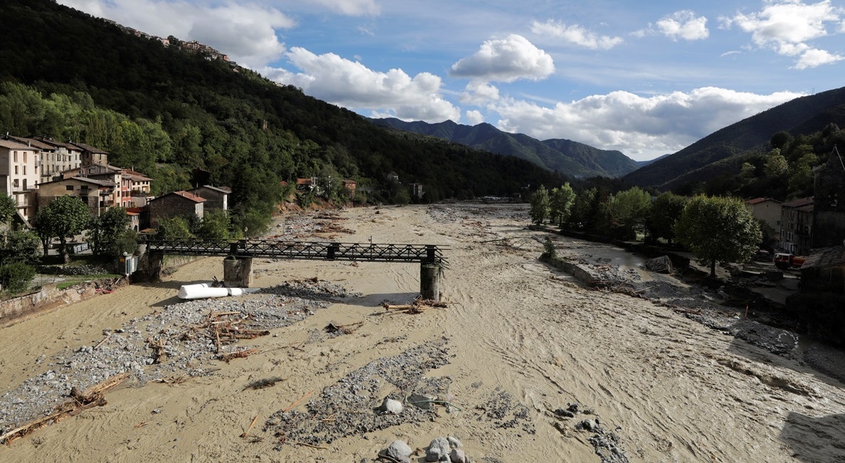  Fran&ccedil;a, La Bollene, cheia do rio Vesubie provoca colapso da ponte   Eric Gaillard  - Reuters 