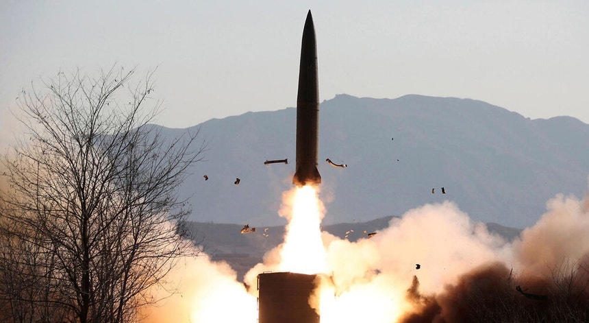 A Coreia do Norte lançou mais dois mísseis balísticos de curto alcance
