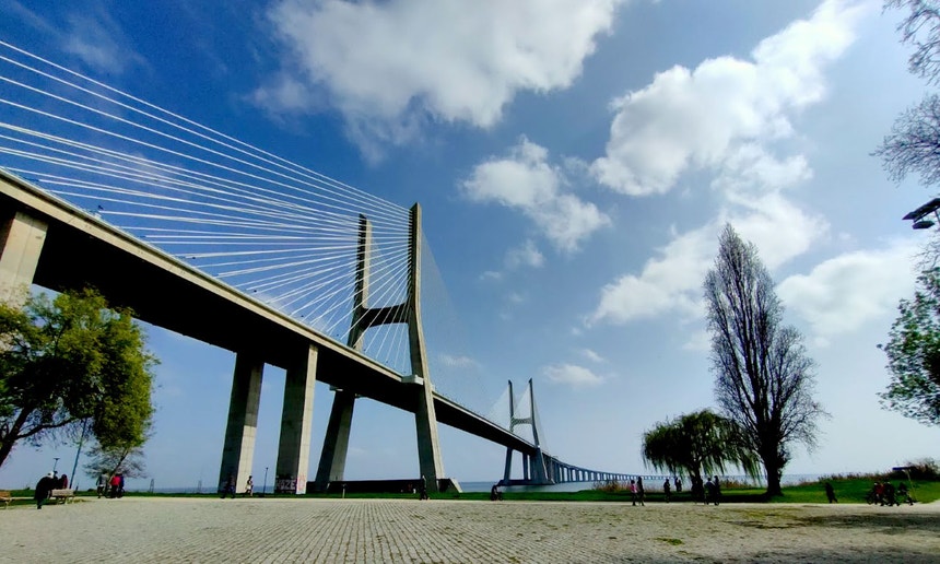 Ponte cortada no sentido norte-sul. Seis feridos em colisão na Vasco da Gama
