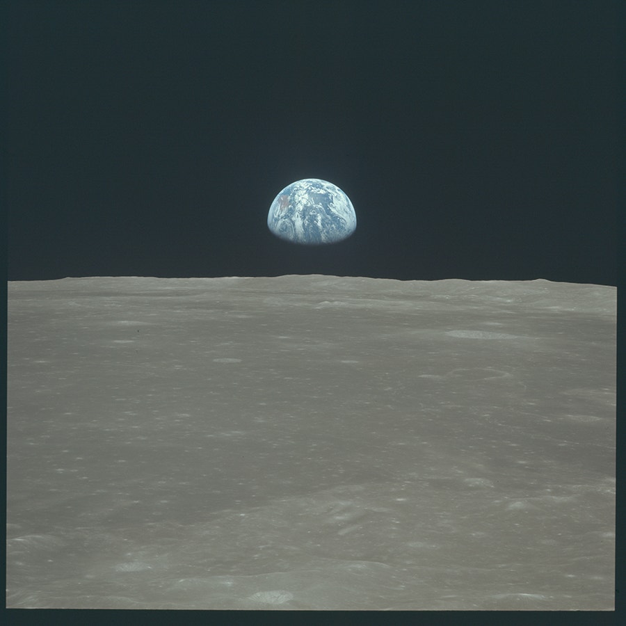  Vista da Terra a surgir no horizonte da Lua foi tirada da nave Apollo 11. /Cr&eacute;dito: NASA 