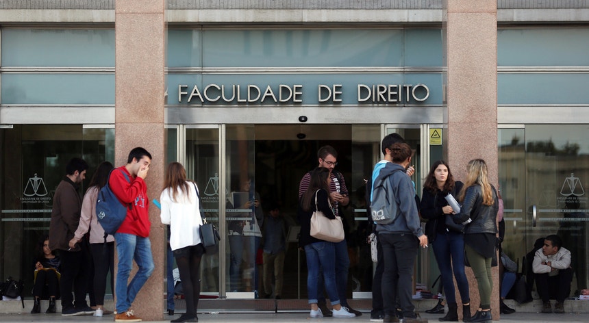 O curso diurno de Direito da Universidade de Lisboa sofreu um corte de mais de 100 lugares.
